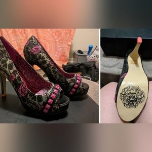 Size 7 skull and rose print heels